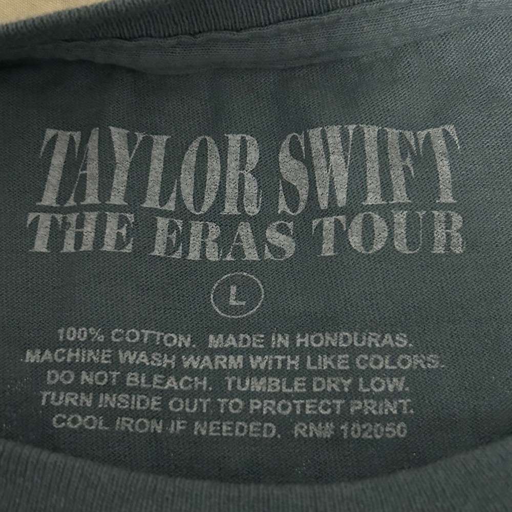 Taylor Swift The Eras Tour 1989 Album Shirt Short Sleeve Tee Shirt NEW Size L - Picture 5 of 7
